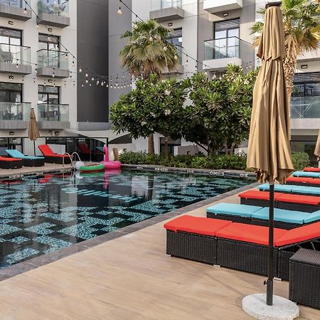 Izzzi Life Mint Aparthotel Dubai Exterior photo