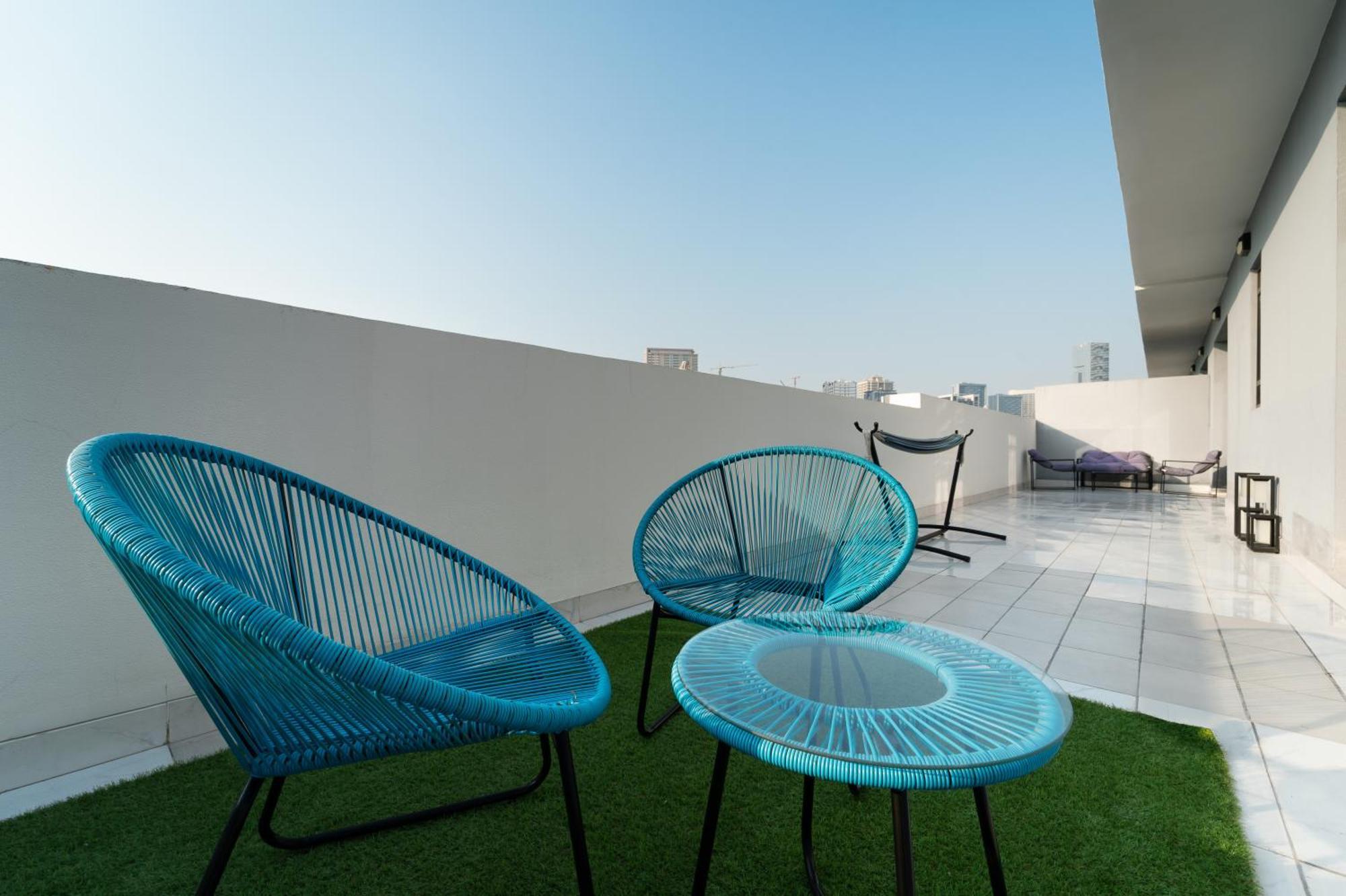 Izzzi Life Mint Aparthotel Dubai Exterior photo