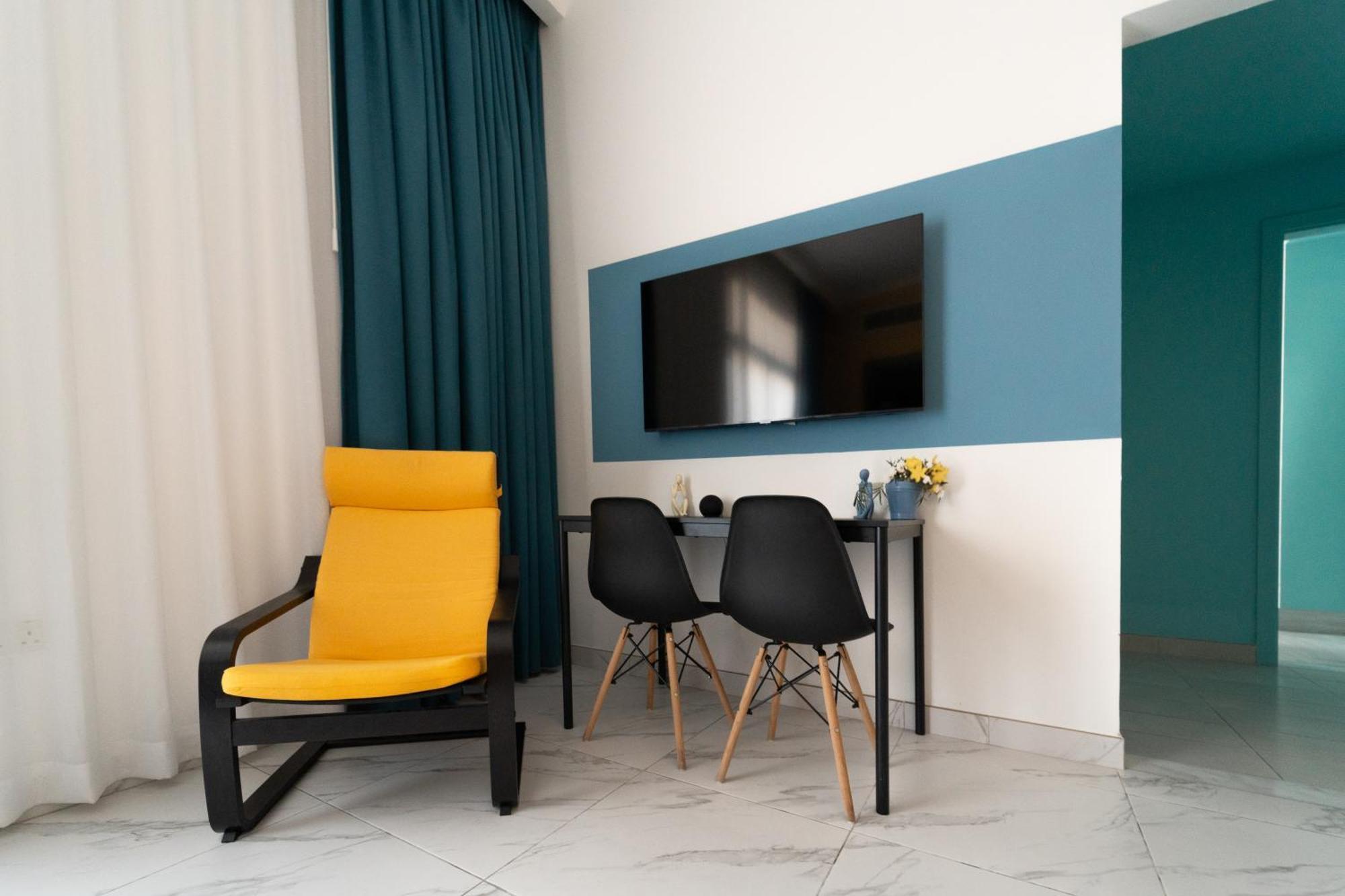 Izzzi Life Mint Aparthotel Dubai Exterior photo