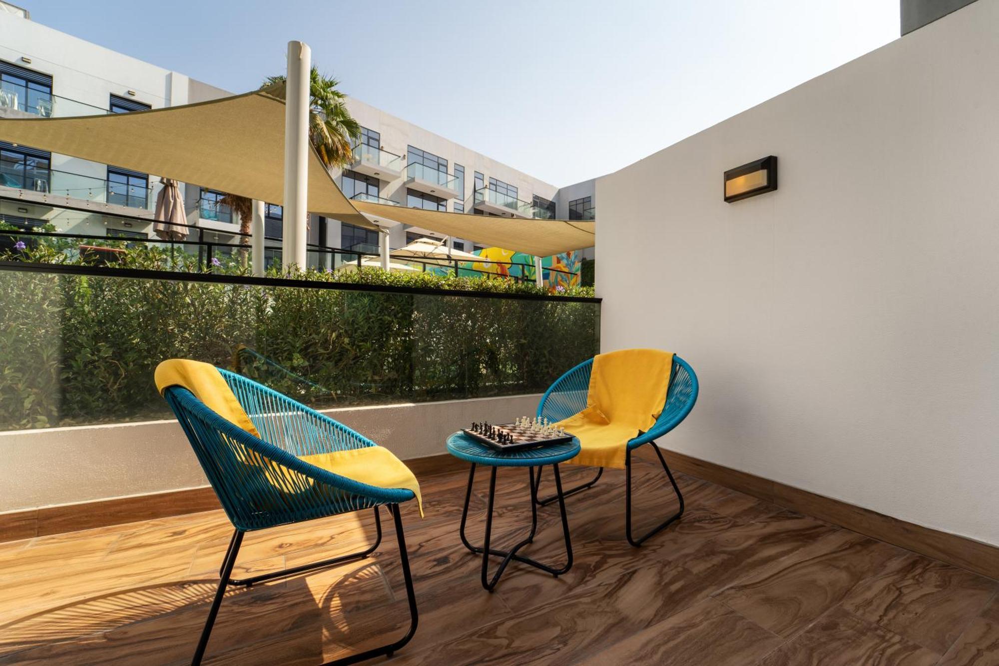 Izzzi Life Mint Aparthotel Dubai Exterior photo