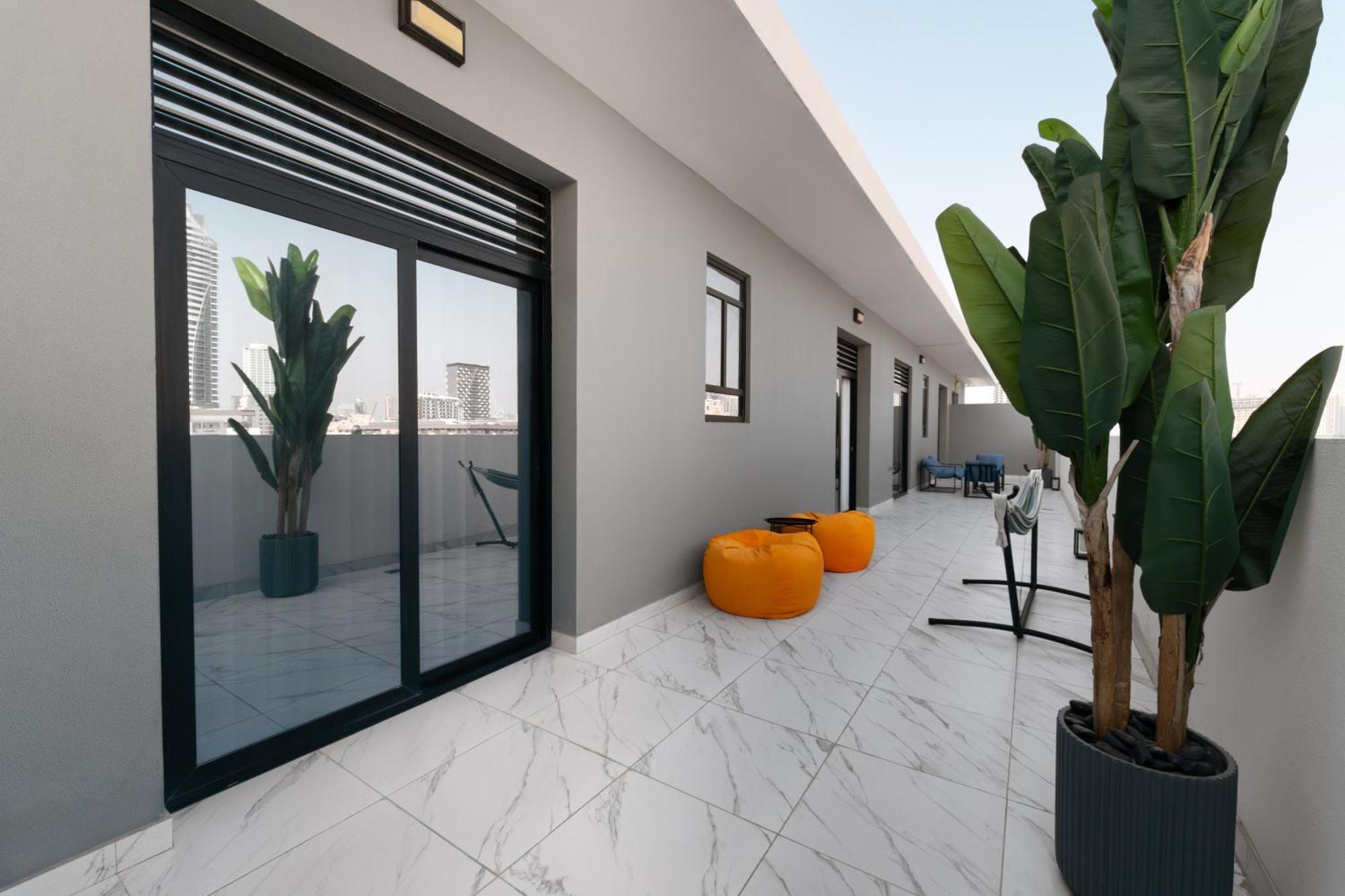 Izzzi Life Mint Aparthotel Dubai Exterior photo