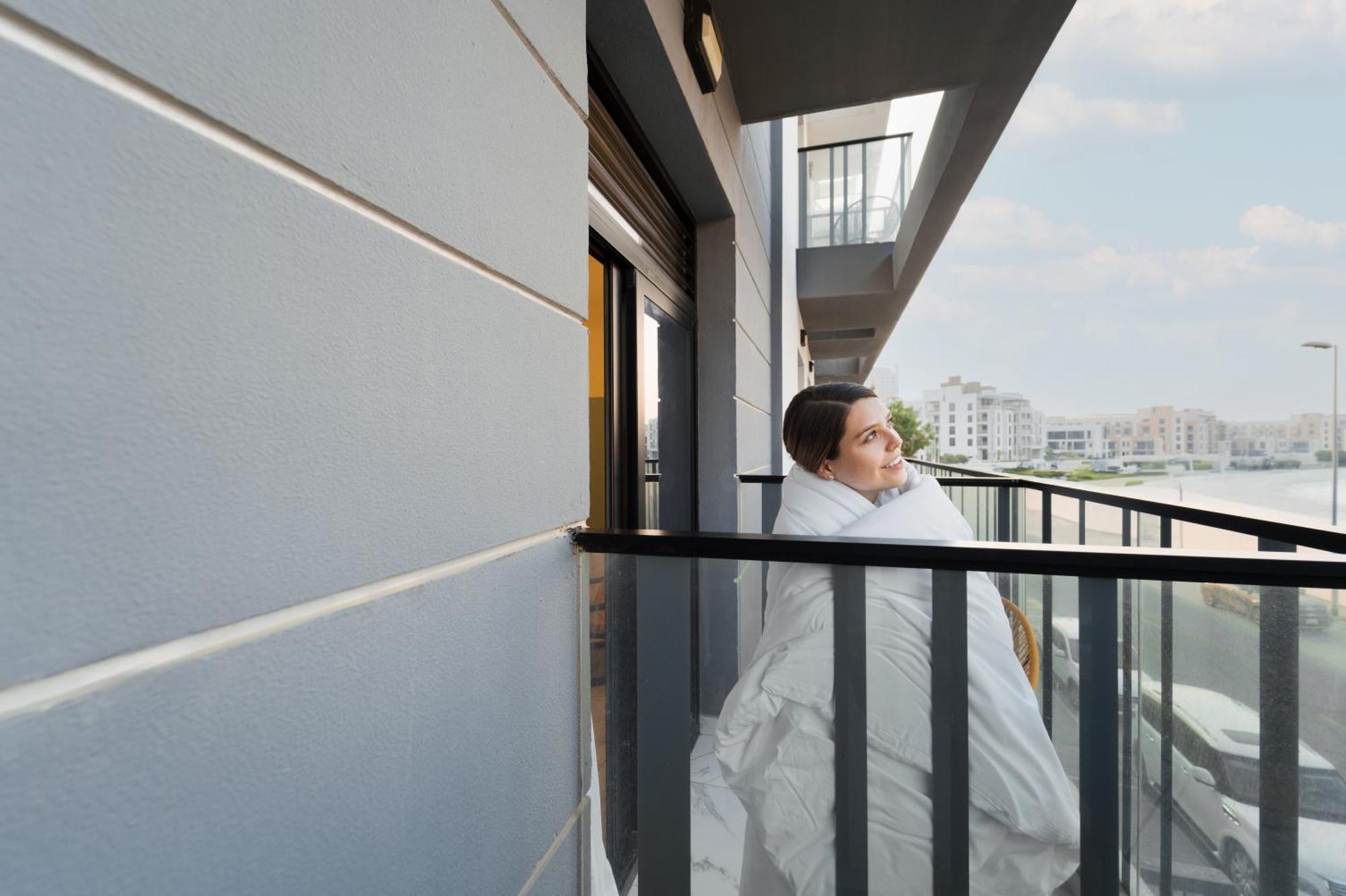 Izzzi Life Mint Aparthotel Dubai Exterior photo