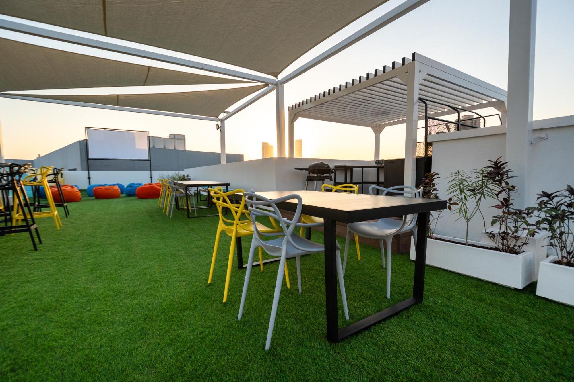 Izzzi Life Mint Aparthotel Dubai Exterior photo